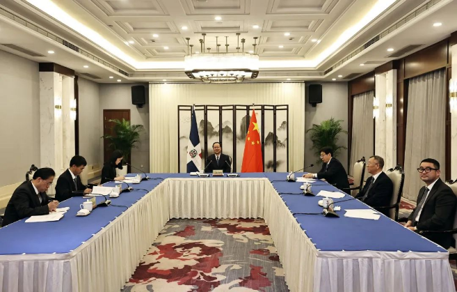 盈峰环境“助力”多米尼加清运垃圾，毛伟明省长出席线上交接仪式
